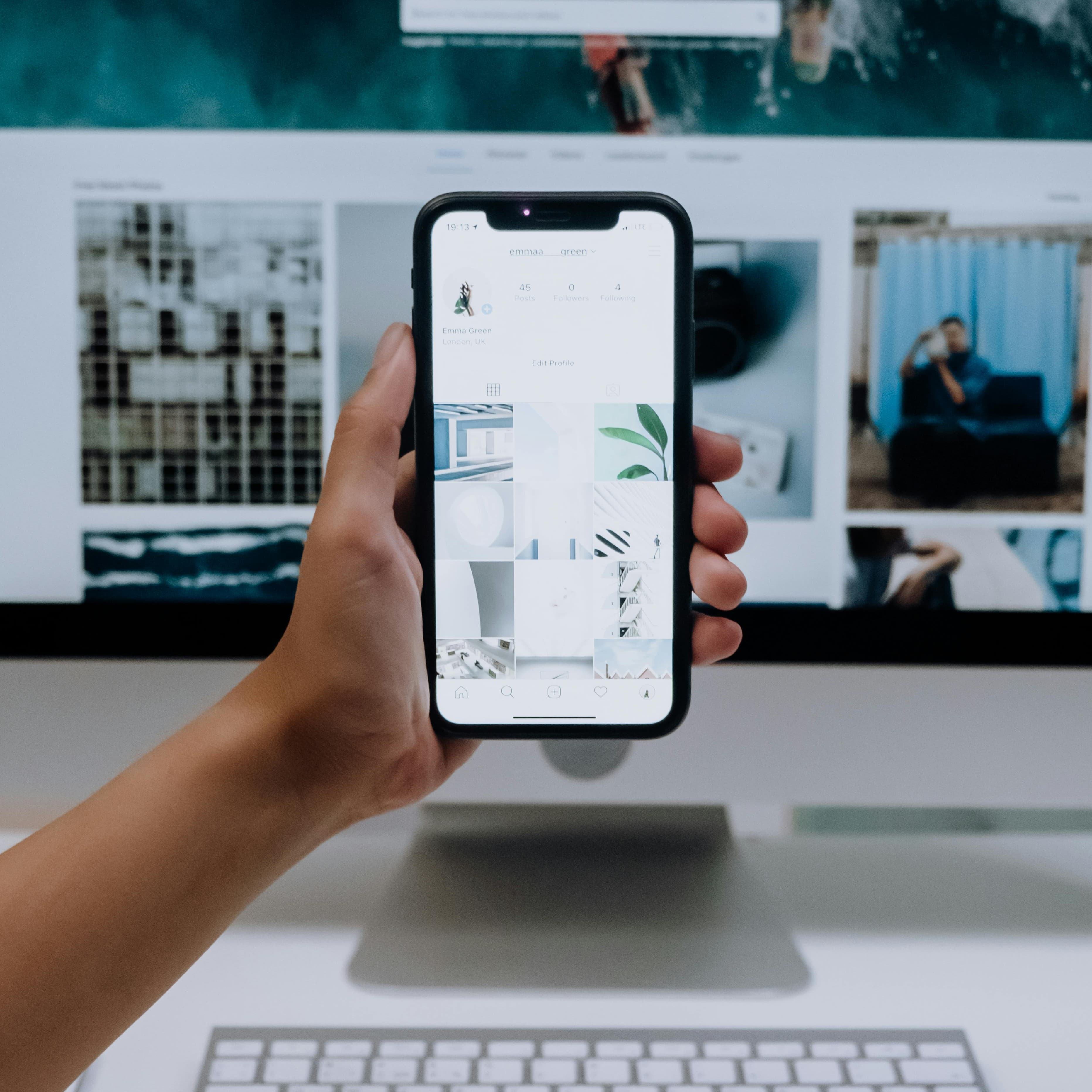 How do I monitor user experience on a mobile app?